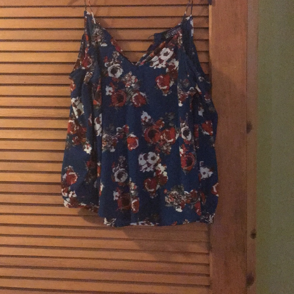 Floral top - Picture 2 of 5